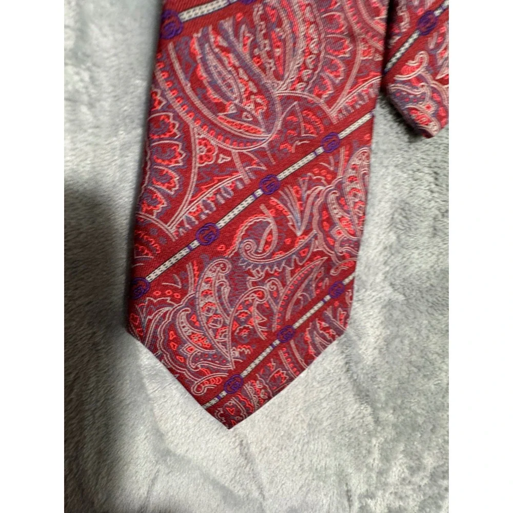 Gucci Accessory Collection Red Paisley 100% Silk‎ Tie Made in Italy Vintage Mens
